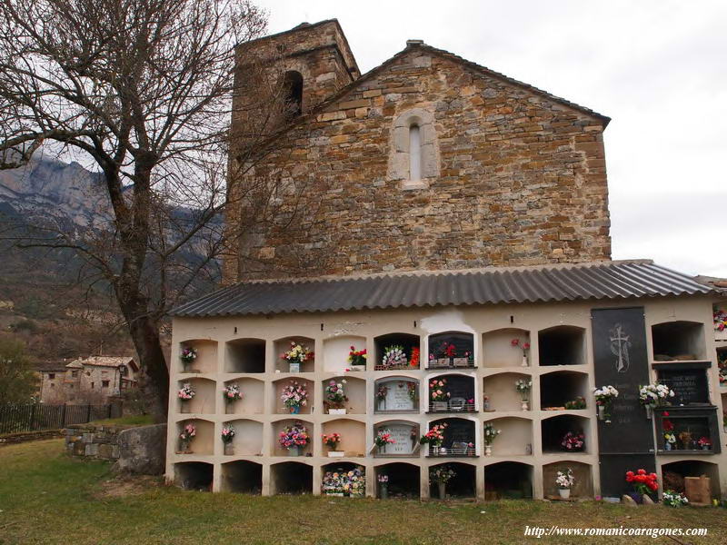 CEMENTERIO DE NICHOS ADOSADO AL HASTIAL DE PONIENTE